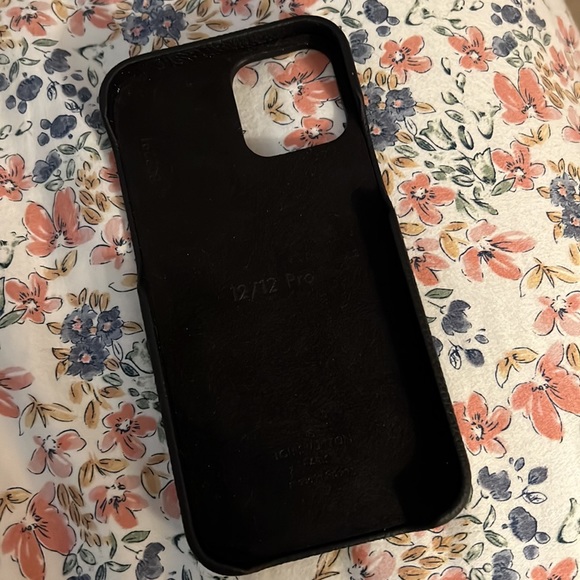 Louis Vuitton 12/12 Pro iPhone case - Picture 2 of 4